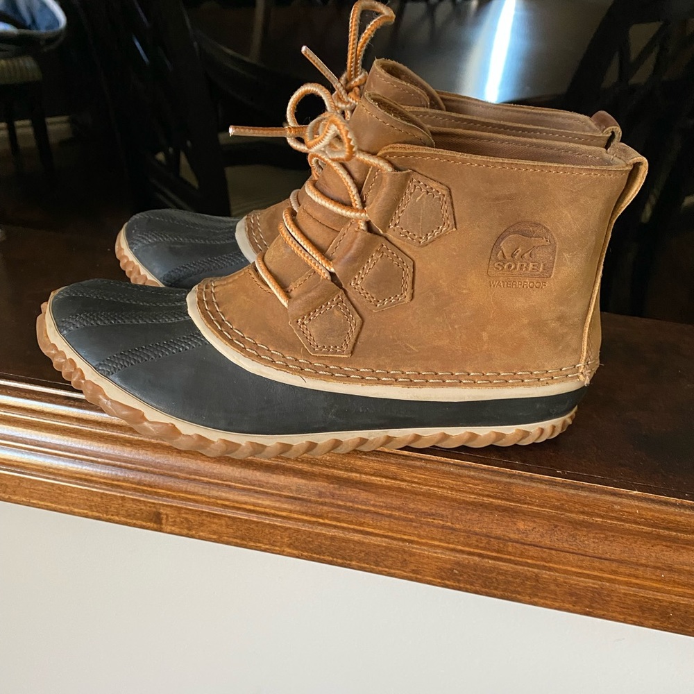 Sorel Women's Waterproof Brown and Black Boots